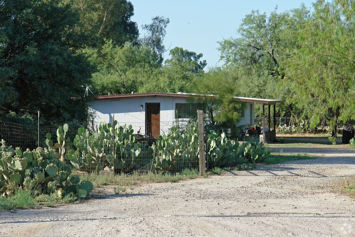 Building Photo - Tanque Verde Ranch