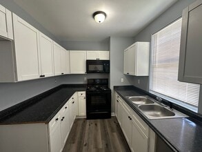 Building Photo - 833 North Ave