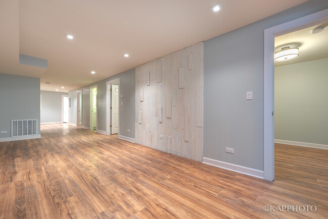 Foto del edificio - 4332 S Langley Ave