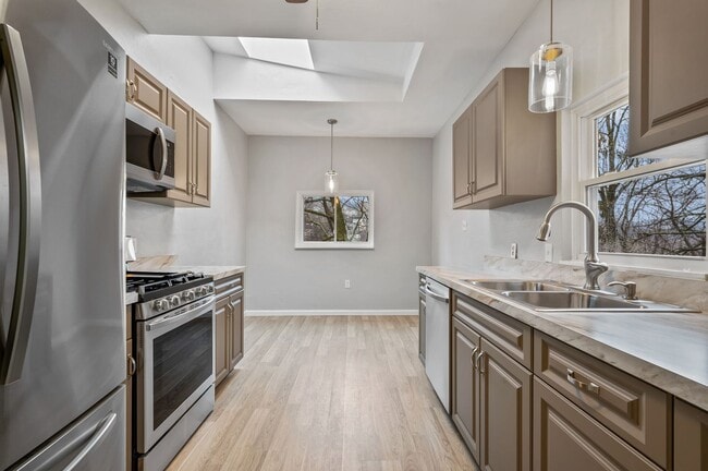 Building Photo - PRICE REDUCED on this Recently Renovated 3 Bed/1 Bath Home in Troy Hill