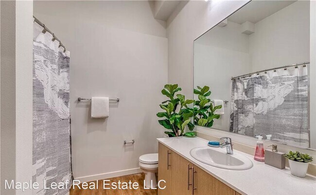 Building Photo - 1 br, 1 bath House - 121 12th Ave E Unit 100