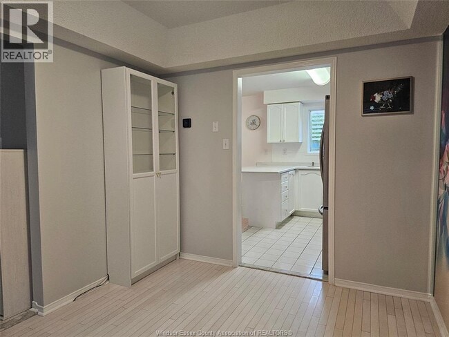 Building Photo - 983 Peach Blossom Crescent