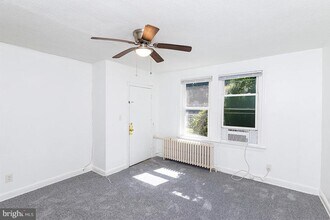 Building Photo - 430 Mellon St SE