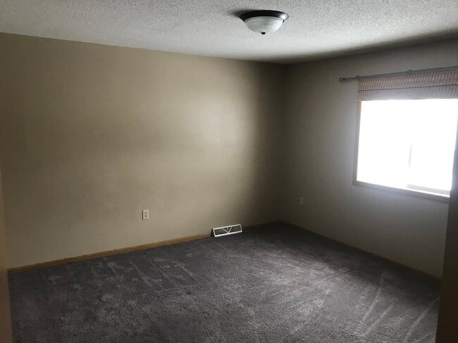 Building Photo - 1027 Branding Iron Rd
