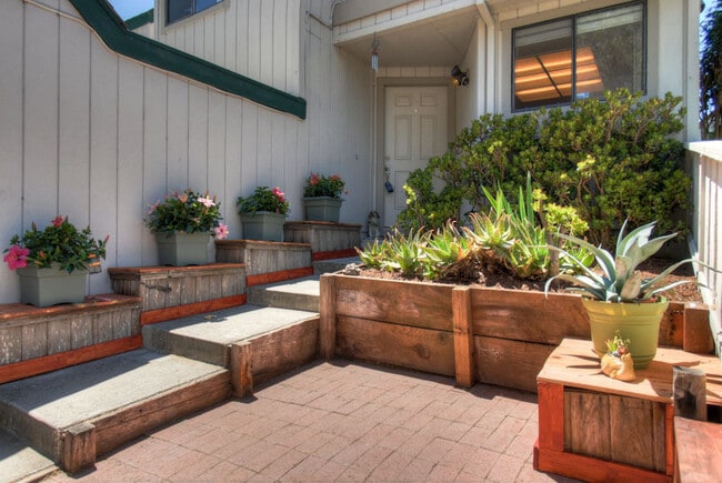 Building Photo - Charming End-Unit Townhome for Rent in Santa Cruz – 2 Bedroom/2.5 Bath