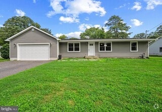Building Photo - 14 Woodland Dr