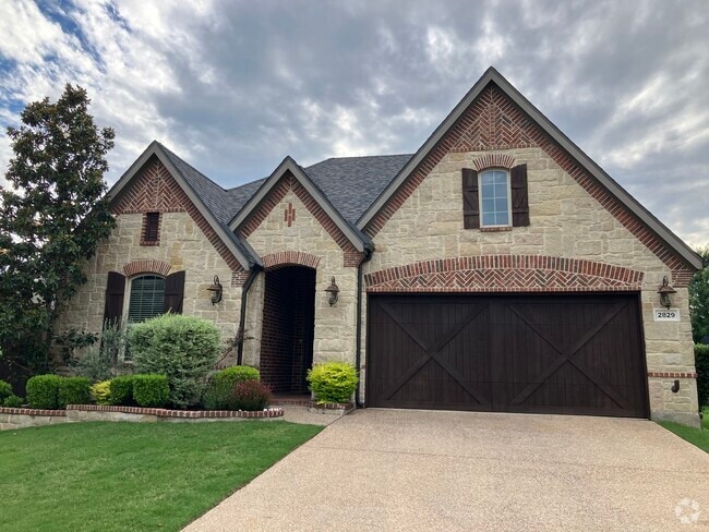Building Photo - 2829 Sheffield Dr
