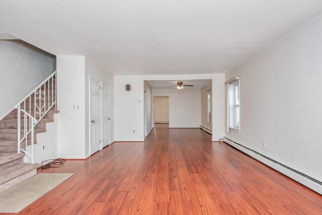 Foto del edificio - 44 Fisher Ave