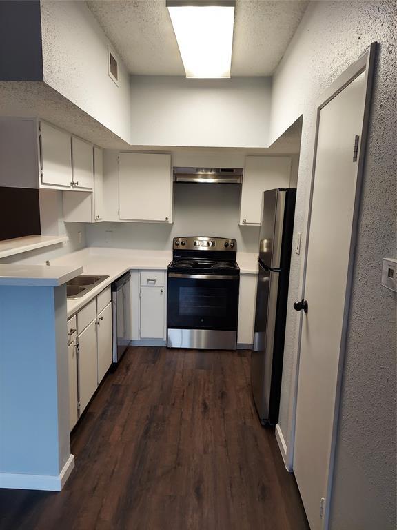 Building Photo - 10855 Meadowglen Ln