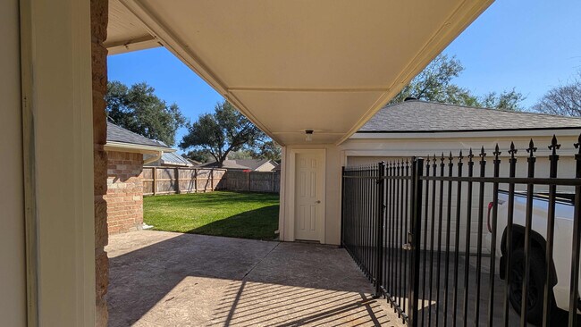 Foto del edificio - 21355 Park Tree Ln