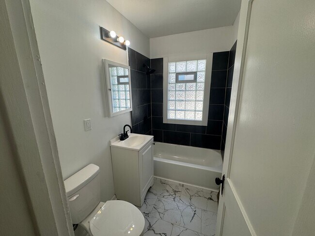 Building Photo - 3321 N 17th St