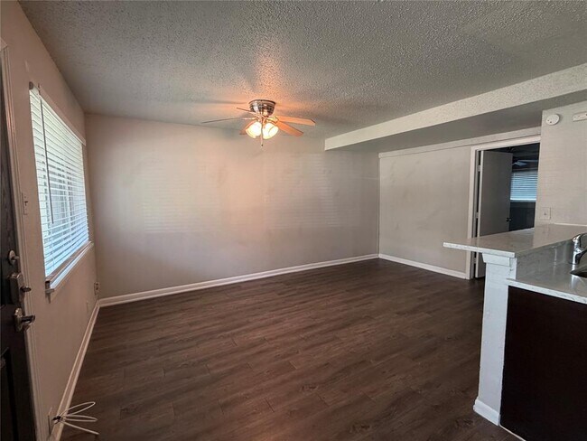 Foto del edificio - 1202 Newning Ave