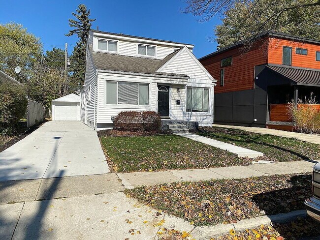 Foto del edificio - 3-Bed, 2-Bath Home in Birmingham's Heart with 1,375 Sq Ft of Comfort!"