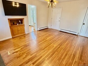 Building Photo - 211 W Walnut St