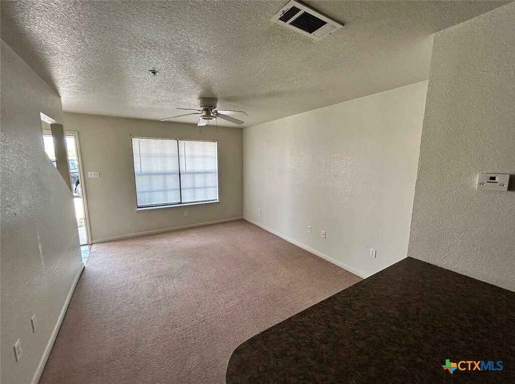 Foto del edificio - 1010 Lansberry Ct