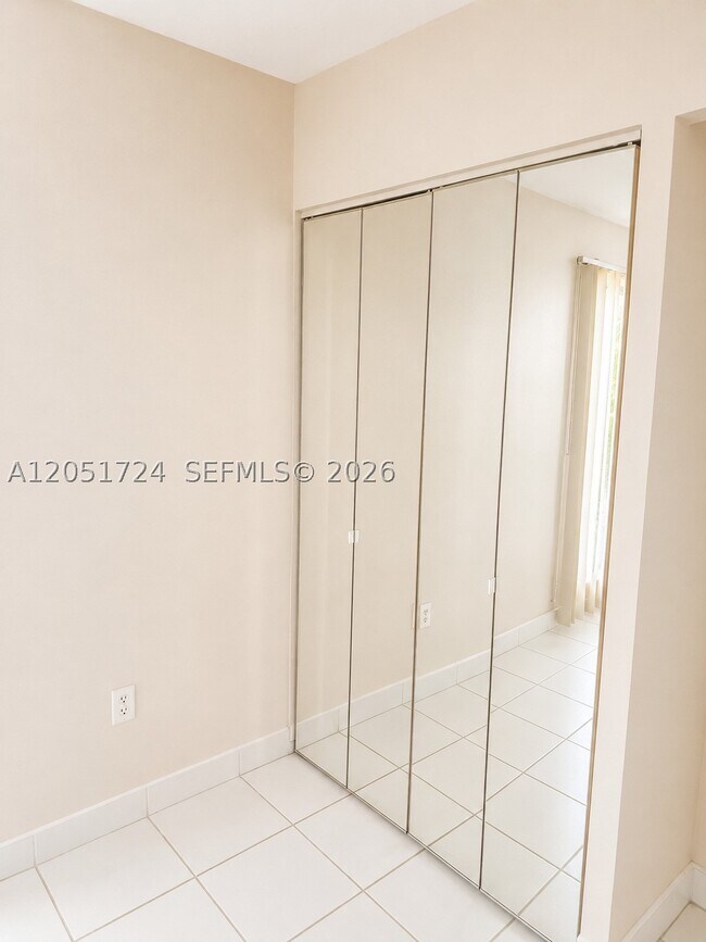Foto del edificio - 10738 N Kendall Dr