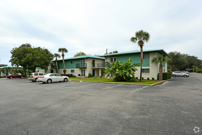 Building Photo - Landmark Condominiums