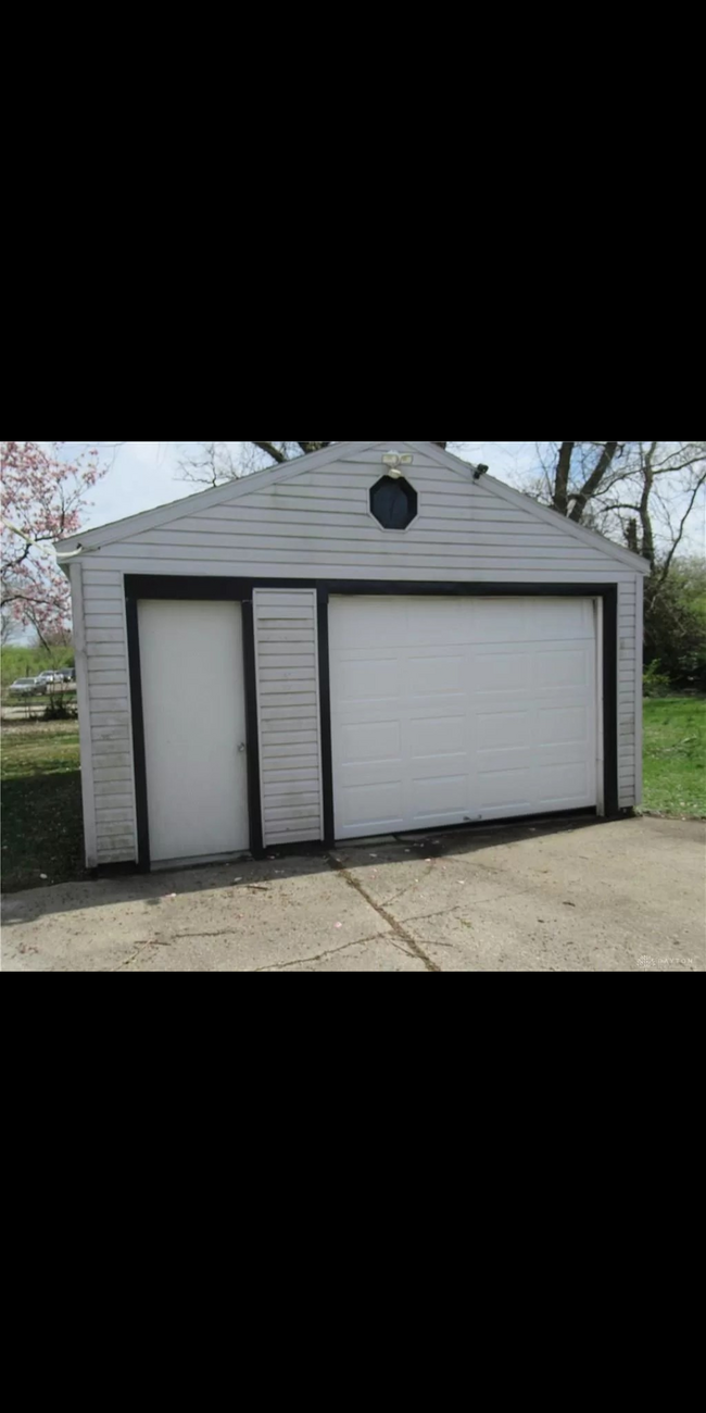 Two-sided Garage - 3356 Forent Ave