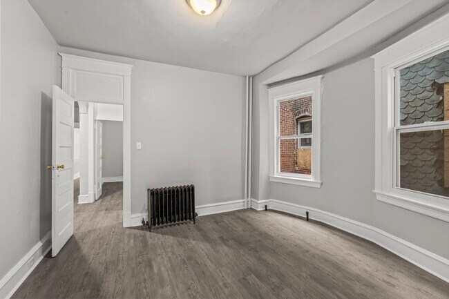 Building Photo - 4805 Walnut St