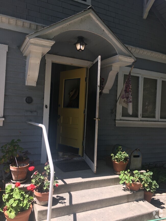Building Photo - 411 N 8th Ave