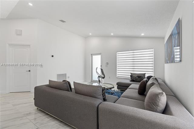 Foto del edificio - 8842 SW 215th Ln