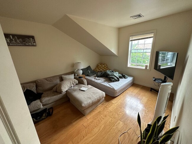 Building Photo - 12/1 No Fee! Huge Lower Allston townhouse ...