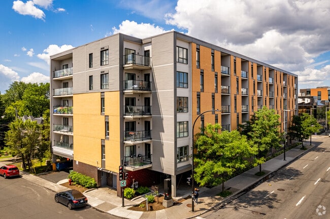 Building Photo - The Quartz