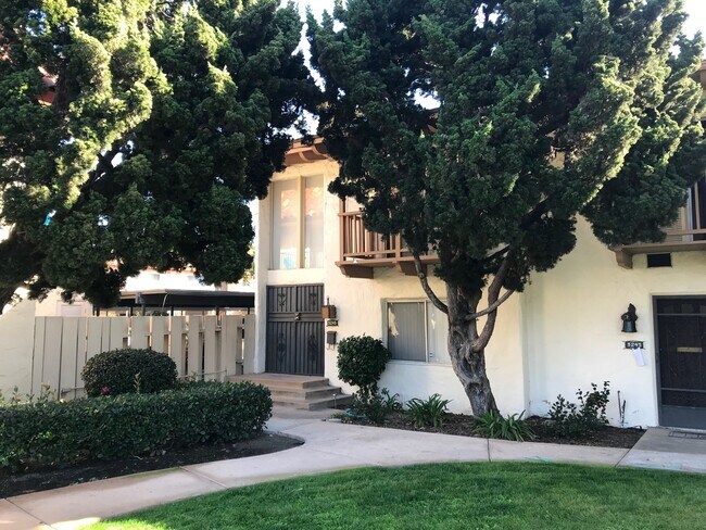 Building Photo - M/I SPECIAL - Remodeled Townhome in Point ...