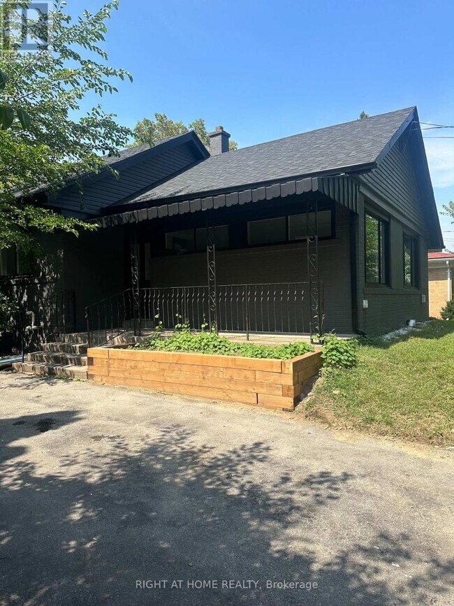 Photo du bâtiment - 1789 Christopher Rd