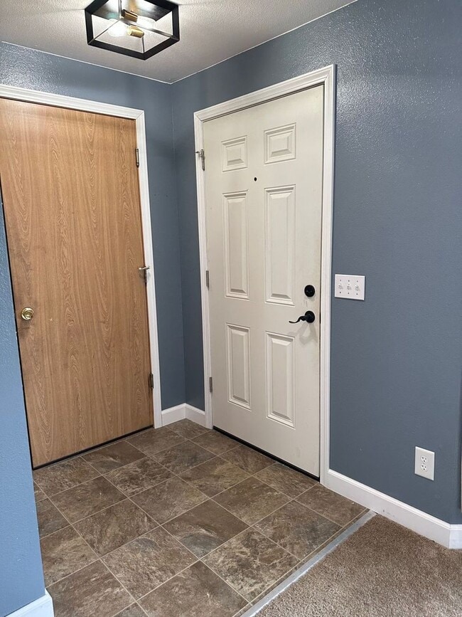 Building Photo - Cozy 3-bedroom rambler in Village Green av...