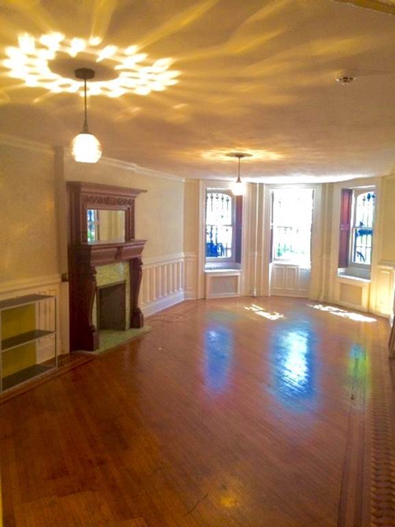 Living Area - 27 S Oxford St