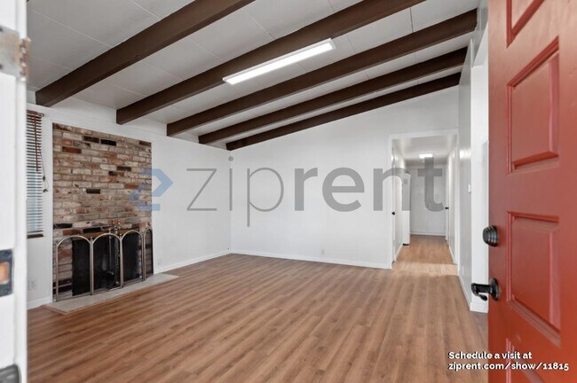 Building Photo - 3375 Holly Dr