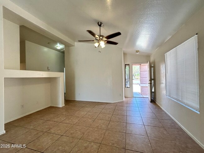 Foto del edificio - 15036 W Calavar Rd