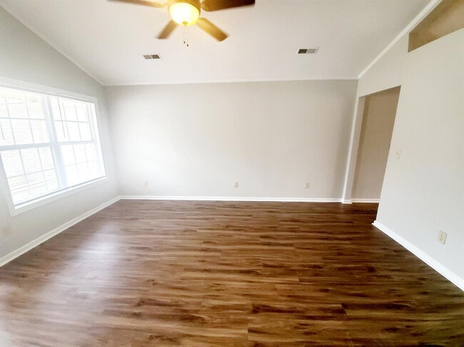Building Photo - 213 Black Water Ln