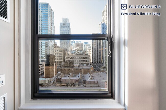 Foto del edificio - 63 E Lake St