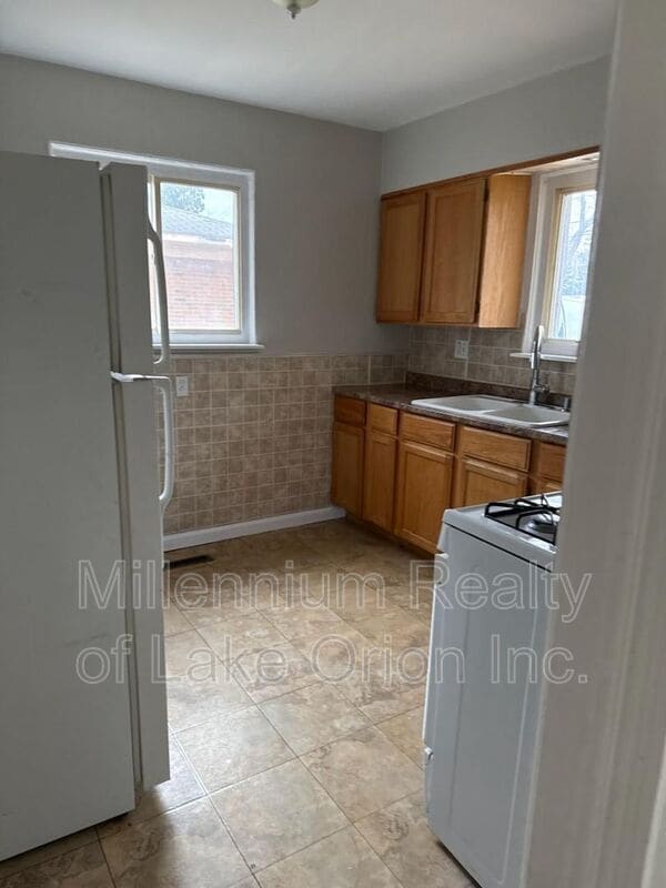 Foto del edificio - 13001 Albany St