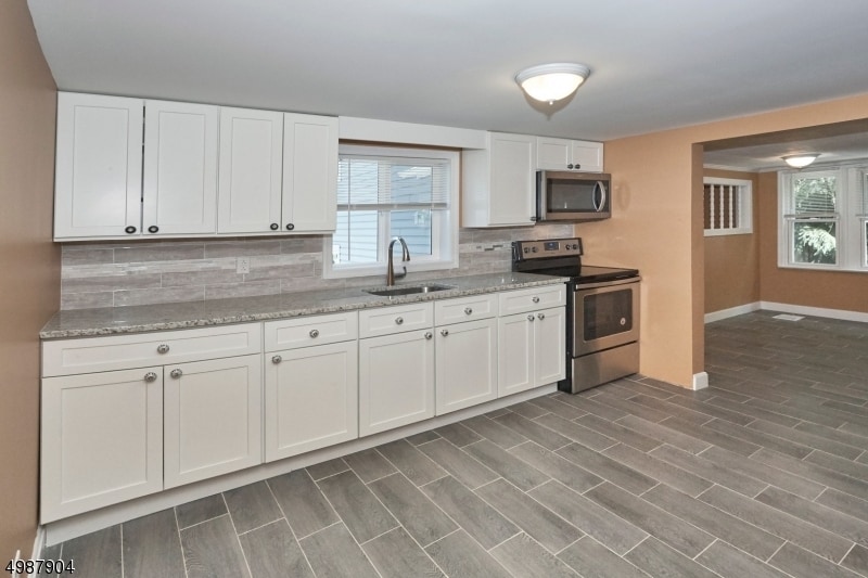 184 N Lake Shore Dr, West Milford, NJ 07421 Apartment for Rent in