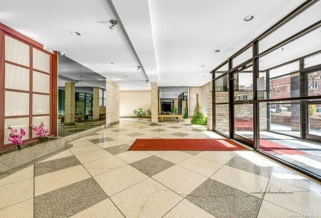 Foto del edificio - 67-41 Burns St