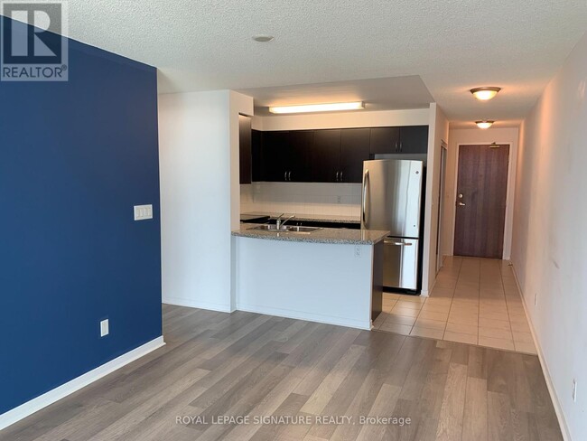 Photo du bâtiment - 4900-4900 Glen Erin Dr