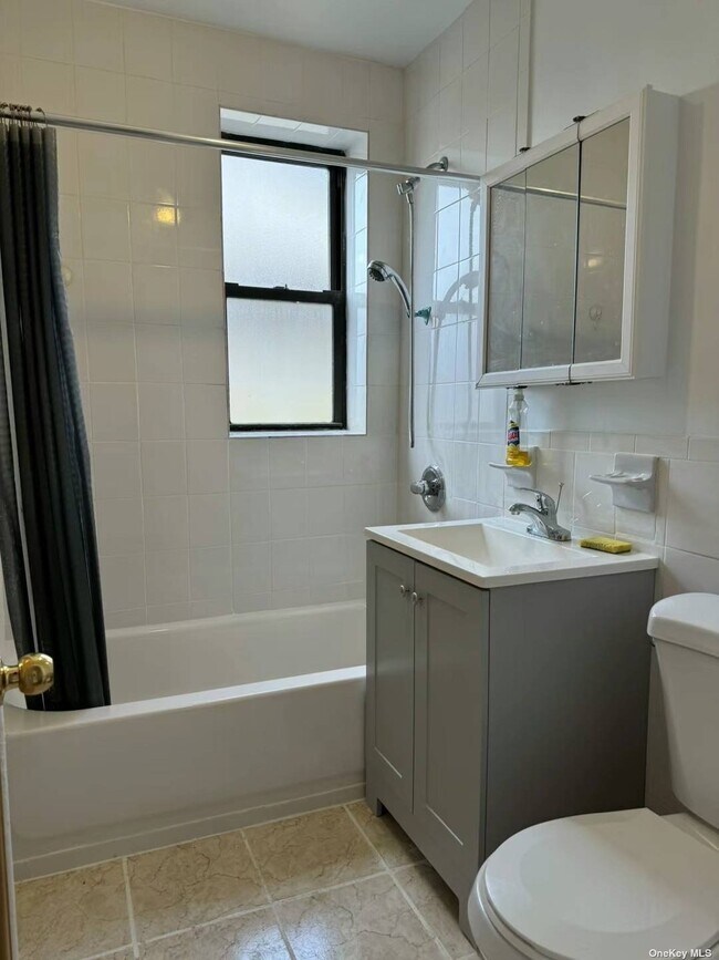 Foto del edificio - 40-12 73rd St