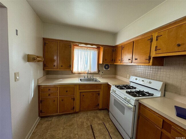 Foto del edificio - 35-32 210th St