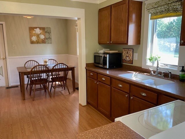 Foto del edificio - 4650 E Lakeview Dr