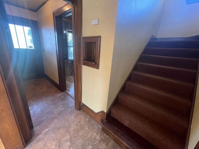 Foto del edificio - 414 N 19th Ave E