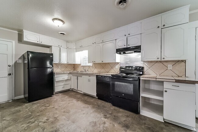 Building Photo - 234 Valley Vista Dr