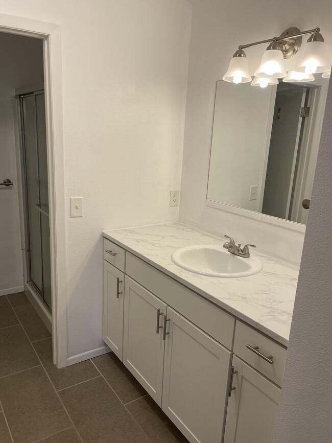 Foto del edificio - Adorable 2bd/2ba in Lakewood!