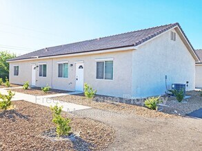 Building Photo - 1111 Sixshooter Ave