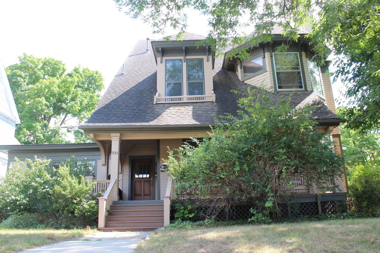 Primary Photo - 700 Cherry St SE