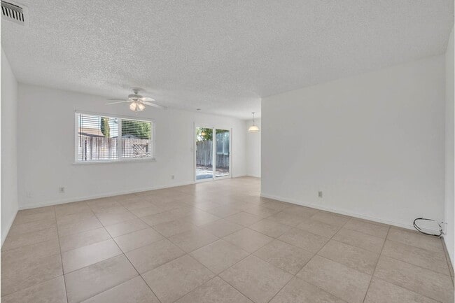 Foto del edificio - 15 Sunborg Ct