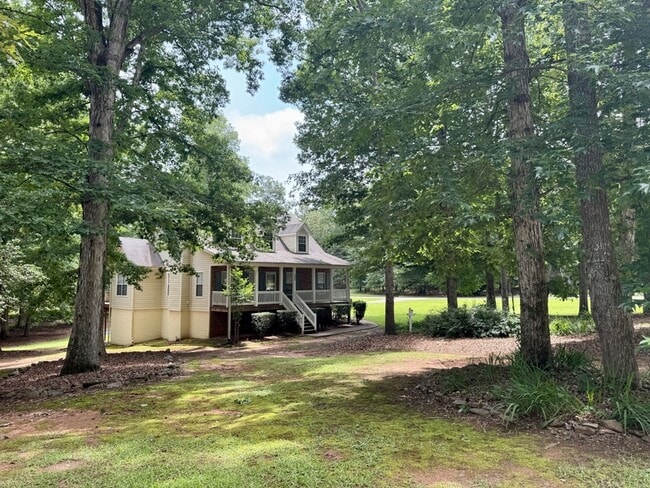 Building Photo - 362 River Point Dr