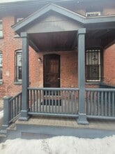 Building Photo - 166 Park St